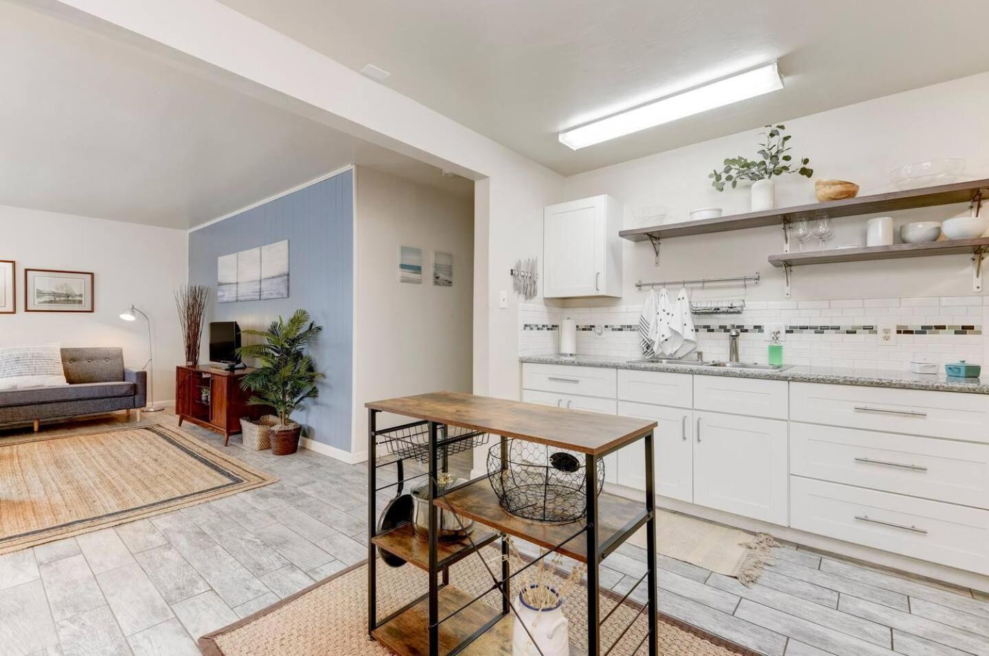 Perla D'italia -1br- Free Driveway Parking -1 Car Apartment *